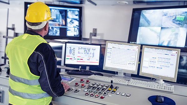 Operator monitoring gauging software in real-time